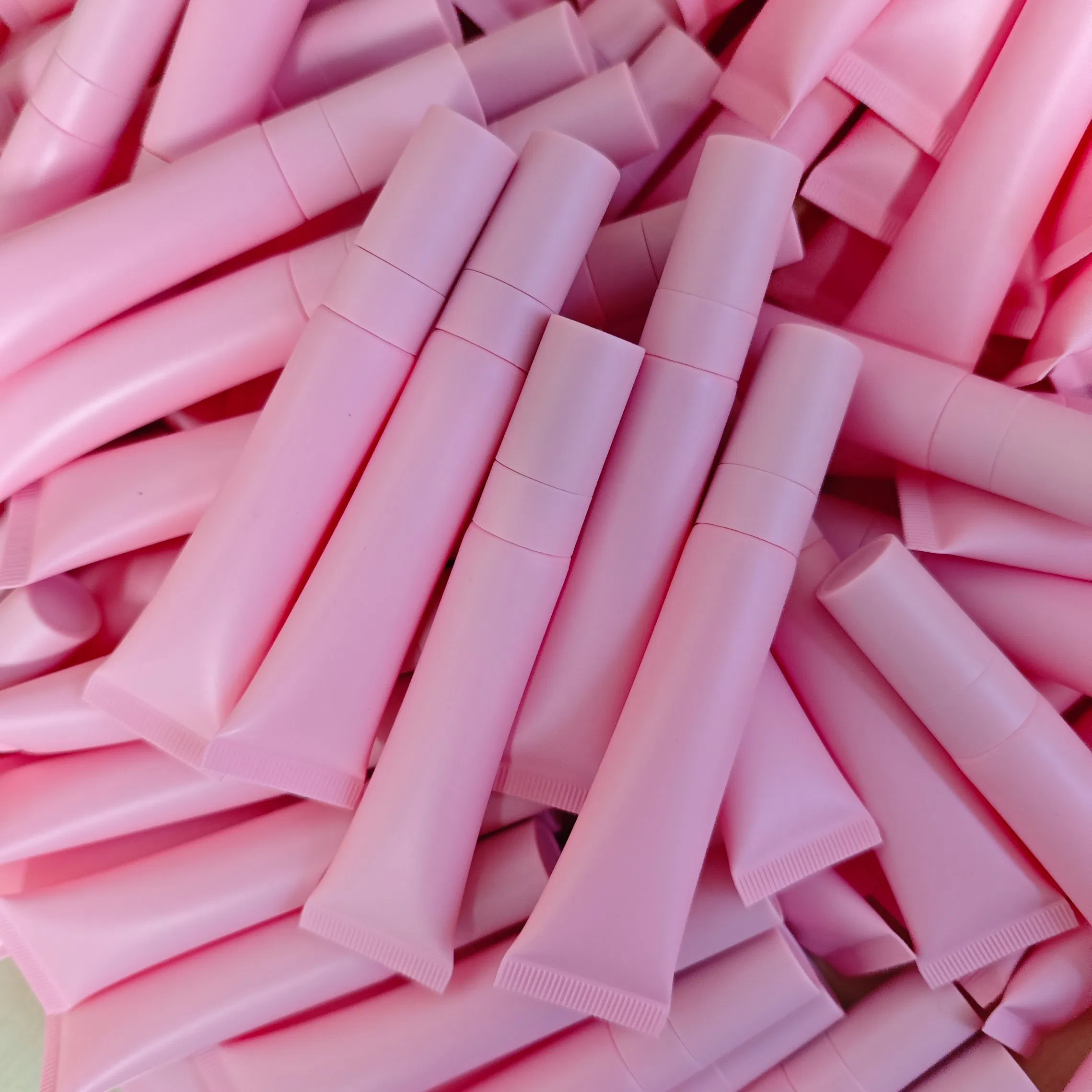 Блеск для губ с пептидами, объемный, розовая упаковка