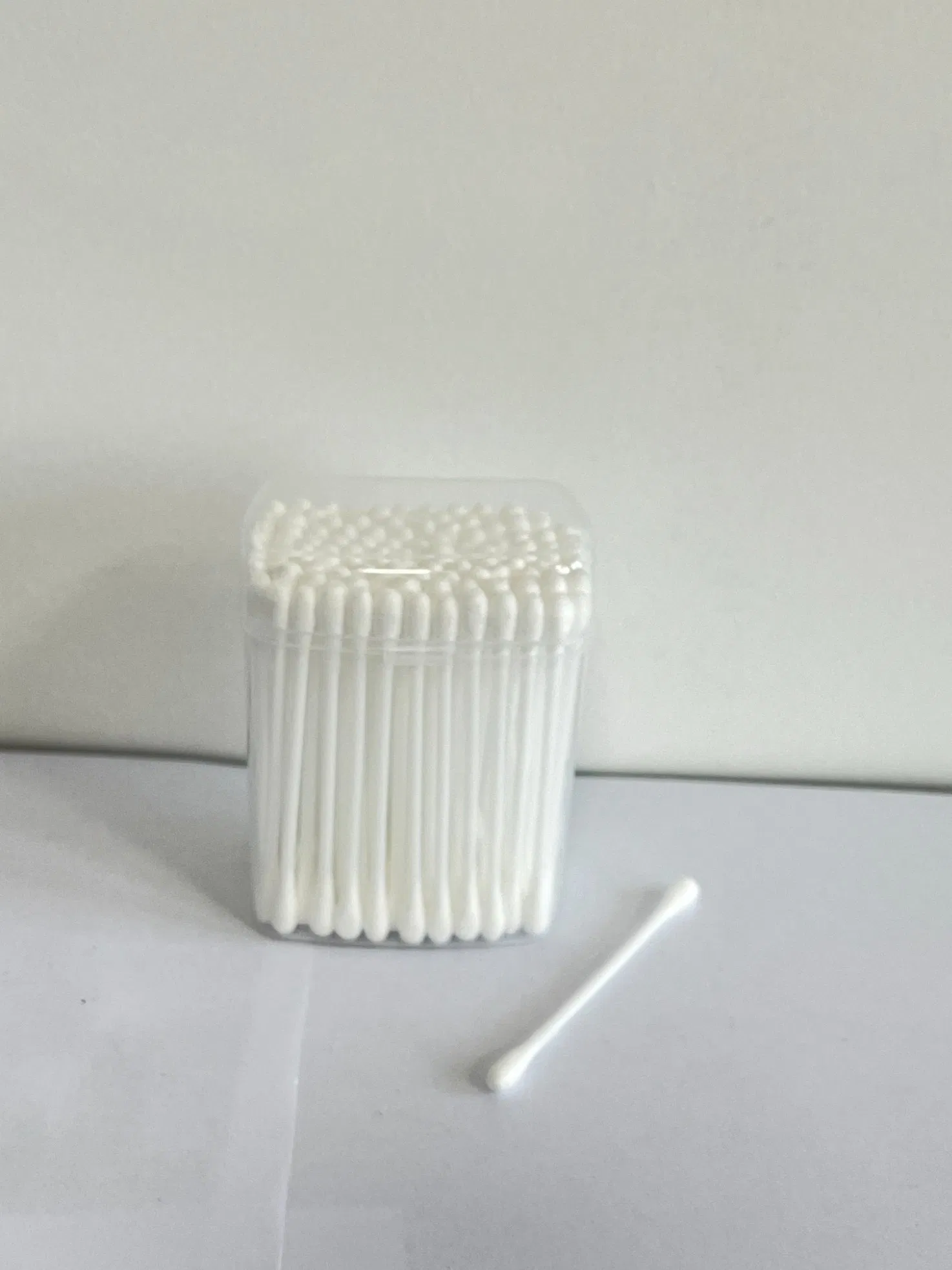 Excellent Smooth Plastic Stick Double Head Cotton Swabs for Home Daily Use