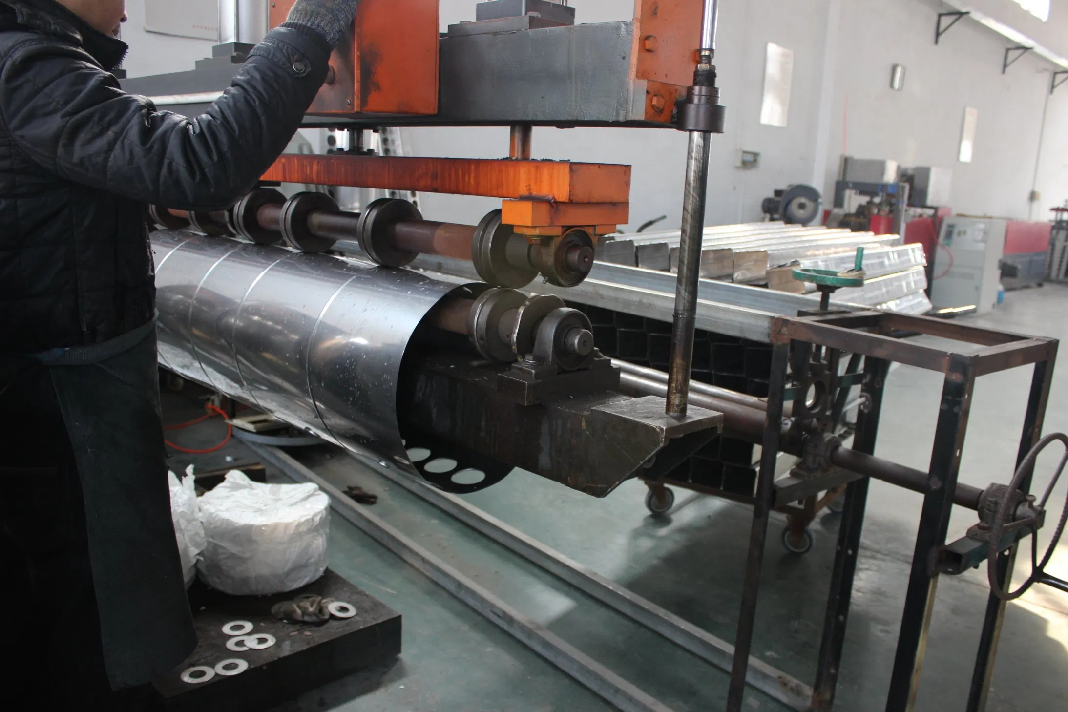 Low Pressure Integrated Solar Water Heater with Assistant Tank