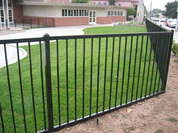 Black Galvanized Powder Coated Flat Top Double Bar Rust Proof Steel Fence