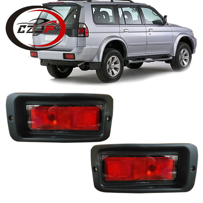 Задний отражатель для Mitsubishi Nativa 2007 (MR465017)