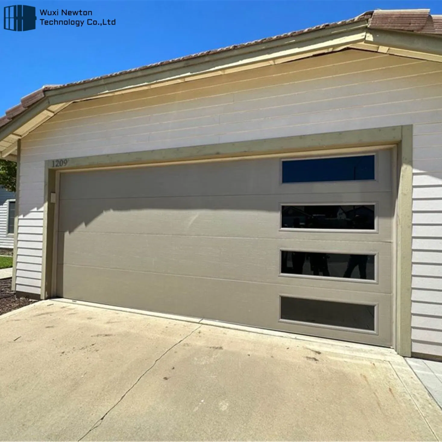 Residential Garage Doors European Style Automatic Insulated Sectional Galvanized Steel Garage Door