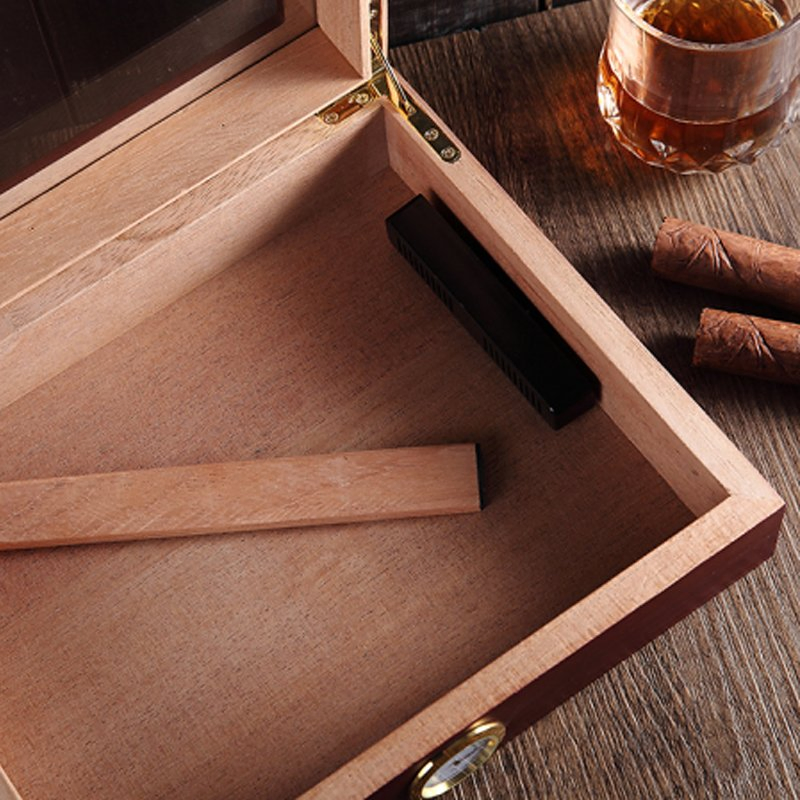 Custom Design Exquisite Durable Wooden Cigar Humidor Box with Divider and Window