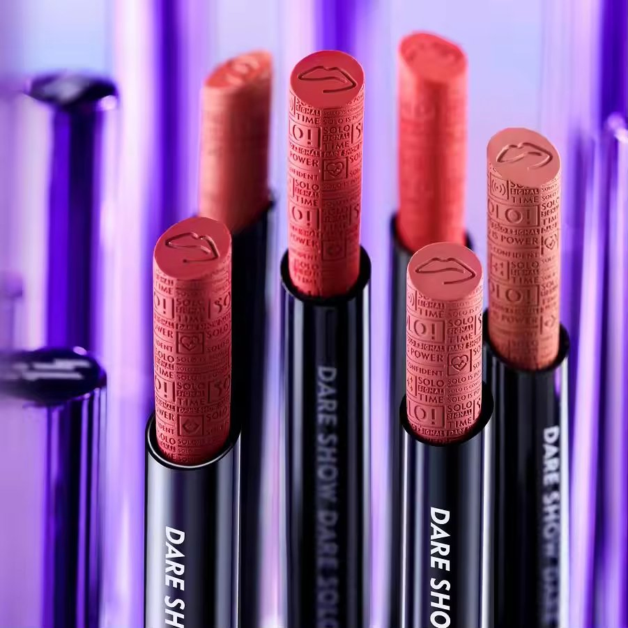 New Slim Lipstick Trendy Microscopic Carvings Purple Lipstick Tube 7 Colors Velvet Matte Lip Makeup Lipstick