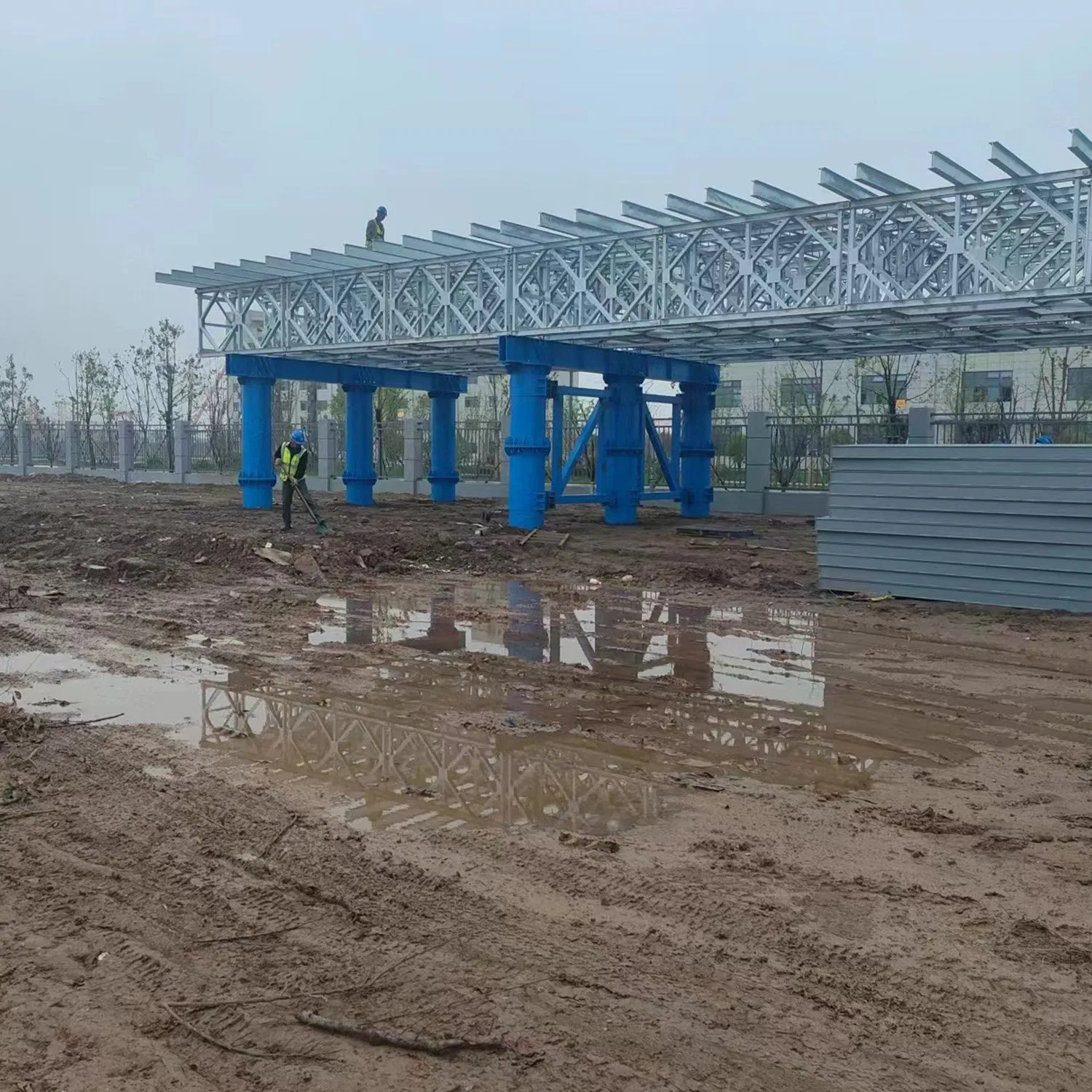 Heavy-Duty Steel Pedestrian Bridge for Safe Urban Walkways