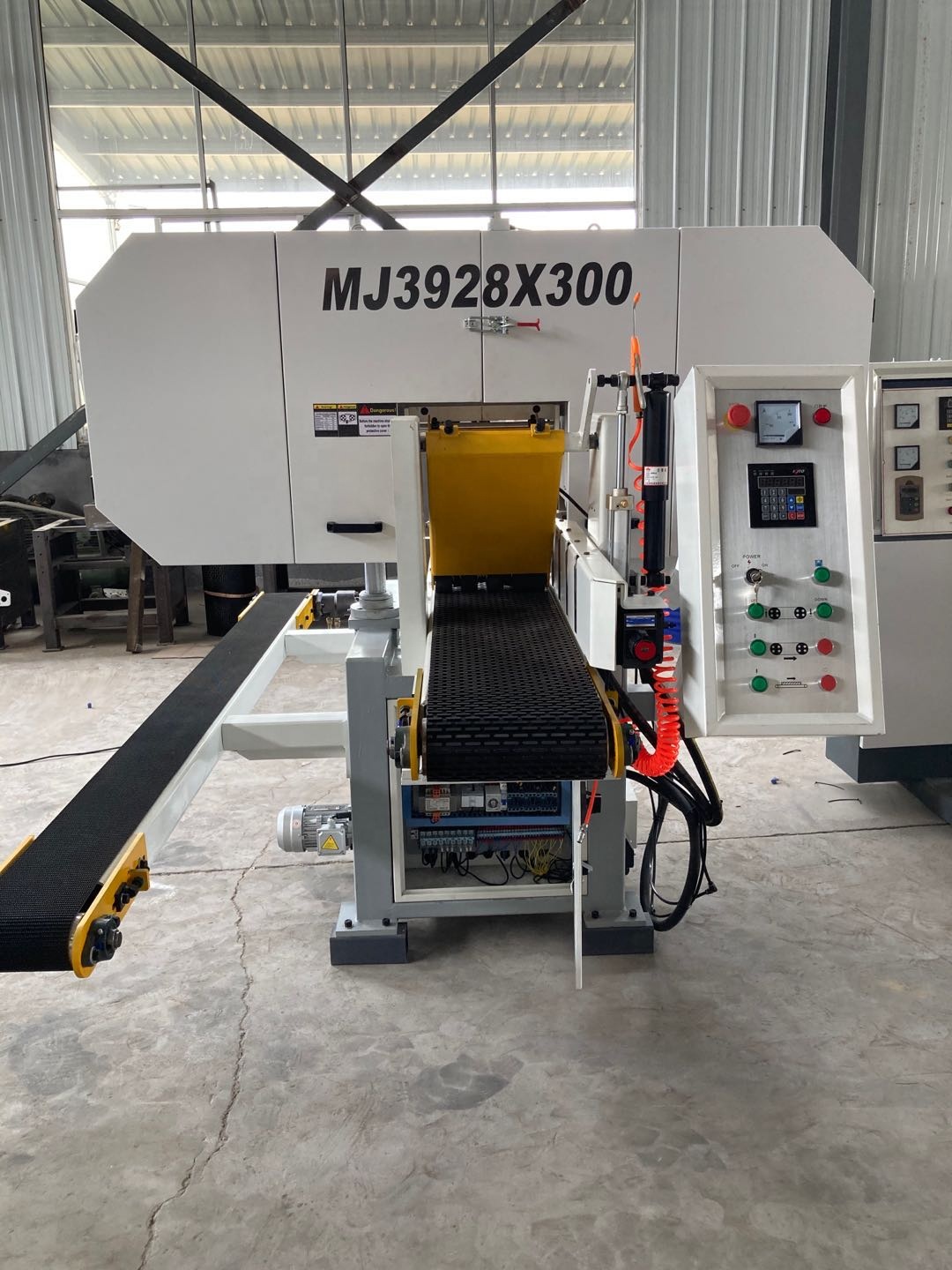 Станок ленточнопильный горизонтальный по дереву