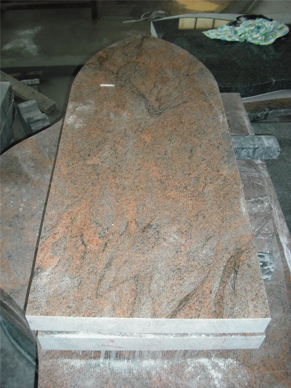 Spray White Granite European Style From China Custom Gravestones/Tombstone/Monument