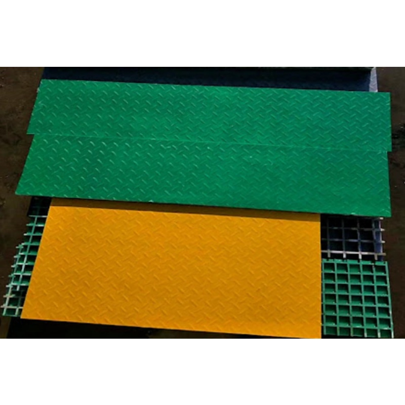 Durable FRP/GRP Covered Grating for Walkways and Carwash Areas