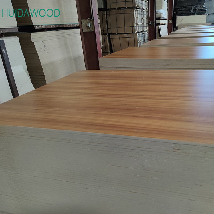 China MDF Manufacturers E2 E1 E0 Glue Good Quality Laminated Melamine MDF Board for Furniture and Kitchen Cabinet