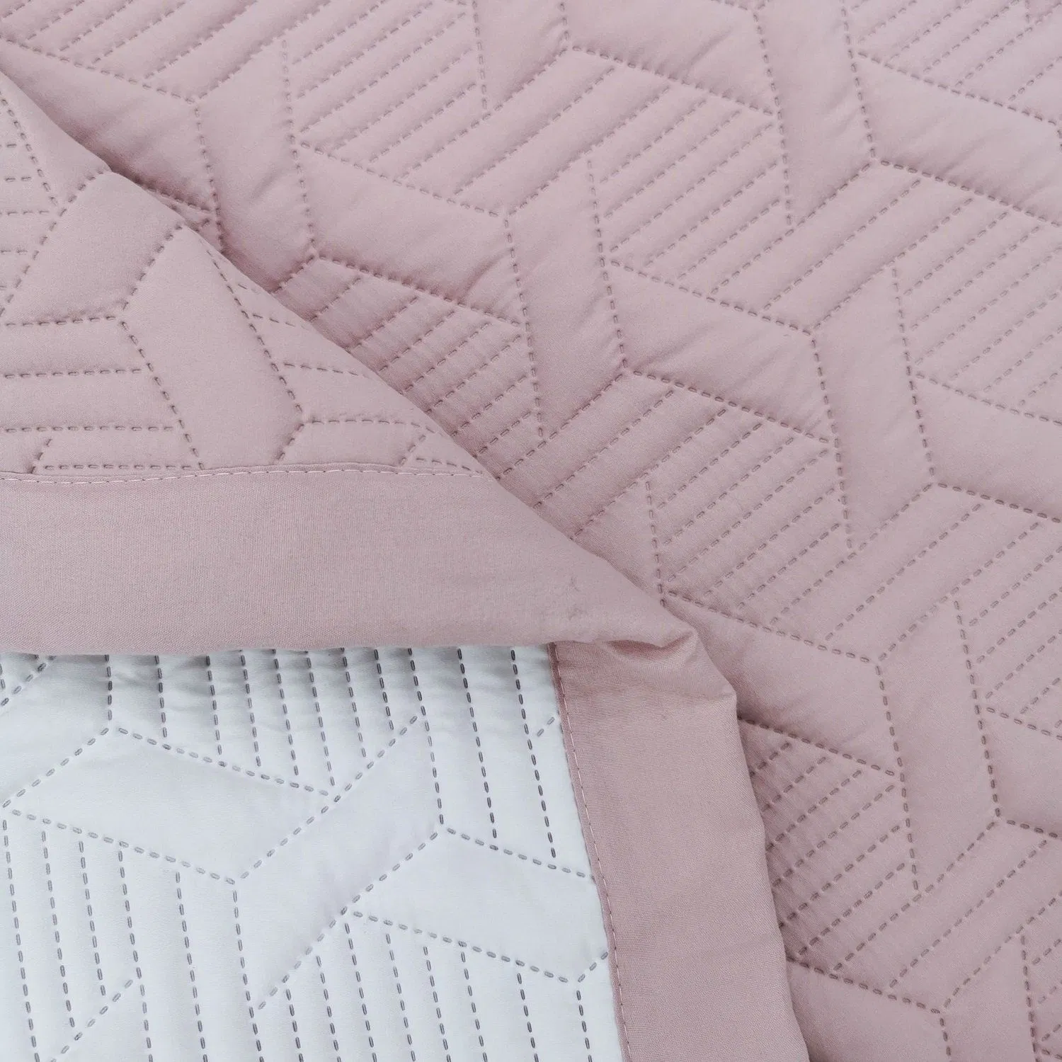 High Grade Wholesale Commercial Grade Luxury Comforter Bed Cover Quilted Bedspreads