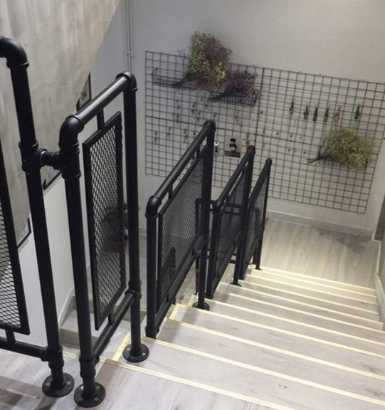 Black U-Shaped Industrial Wrought Iron Railing Non-Slip Safety for Garden Loft Corridor Villa Hotel Indoor or Outdoor