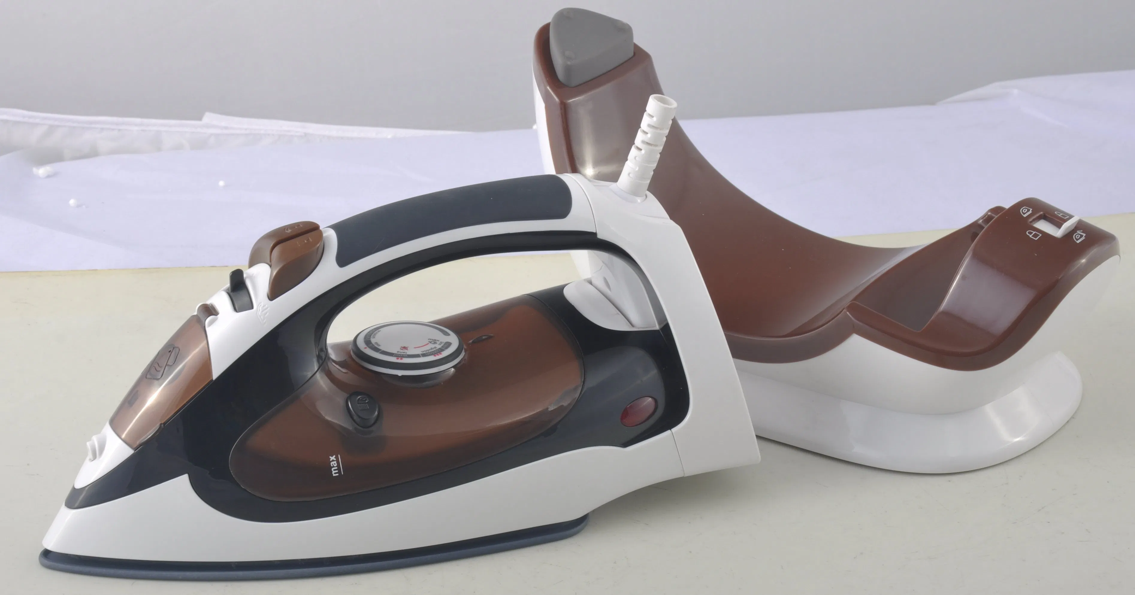 Cordless Steam and Dry 2400 W Iron with Burst of Steam Technology