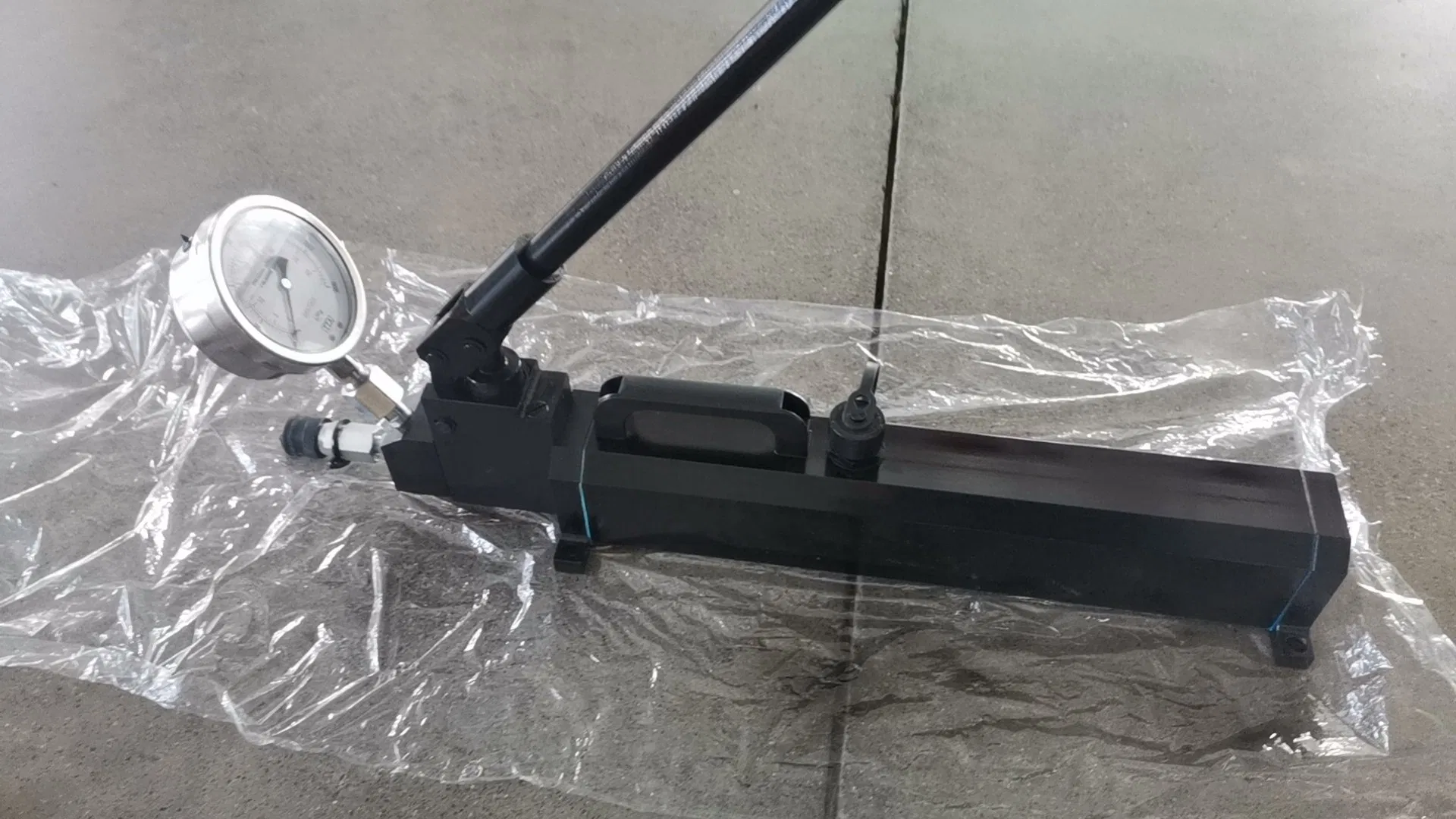 1600 Bar High-Pressure Tensioner Hand Pump with Compact Design for Sale