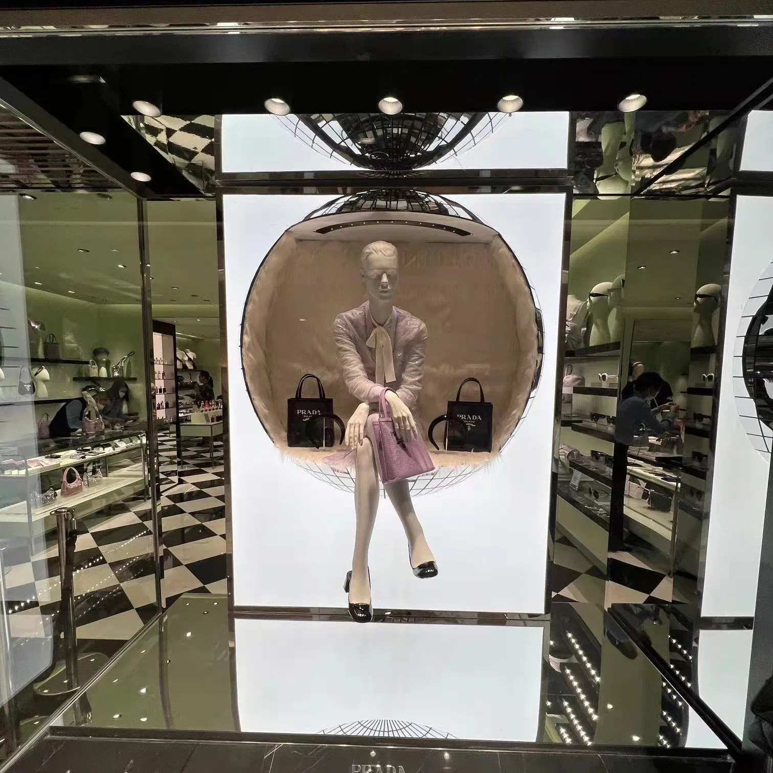 Professional Manufacturing Boutique Store Props Retail Store Decoration Retail Store Winter Window Display Props