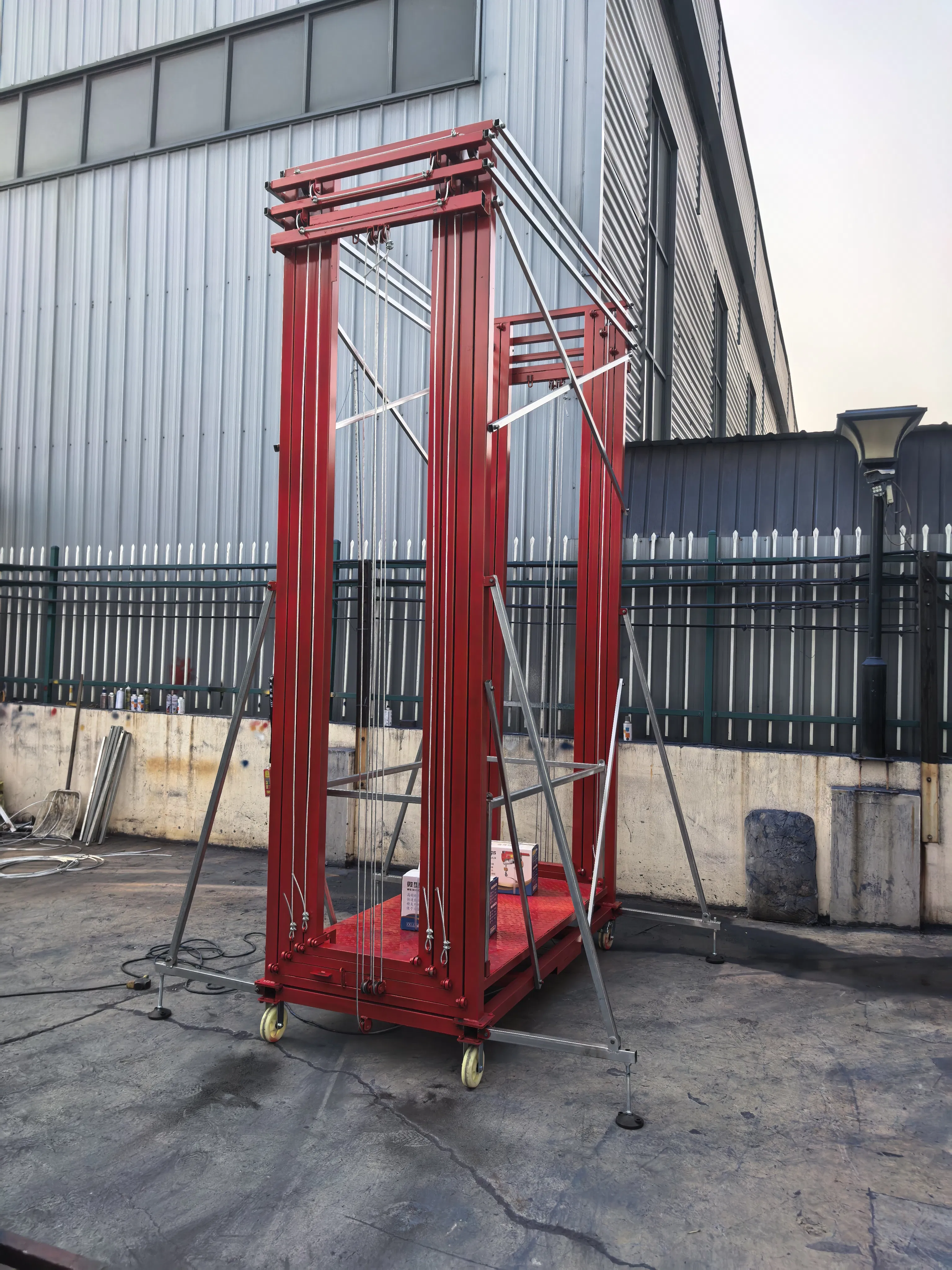 Tailored Electric Scaffolding: Adjustable Height for Cost-Effective Solutions