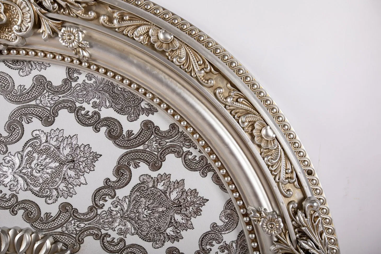 Famous and Elegant Ceiling Medallion for Sitting Room Easy to Install