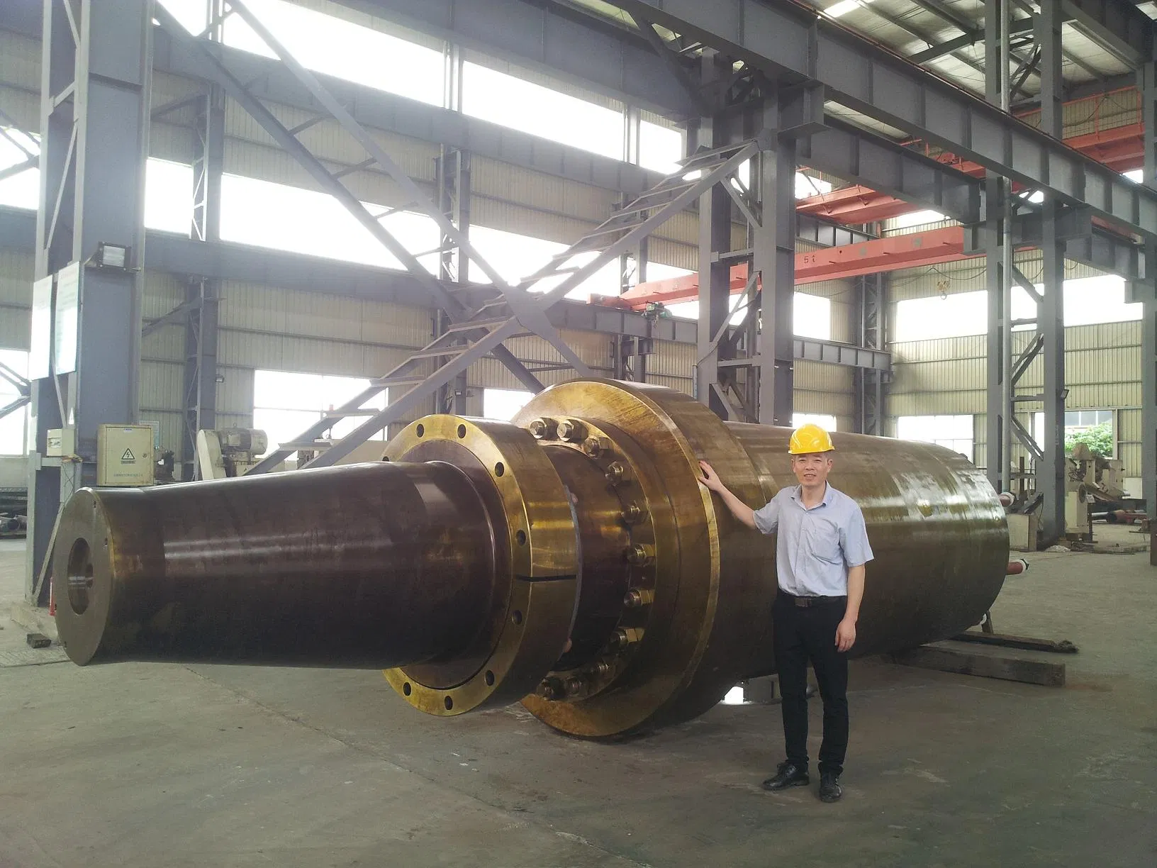 Гидравлический цилиндр двухстороннего действия HC 550-450-10000