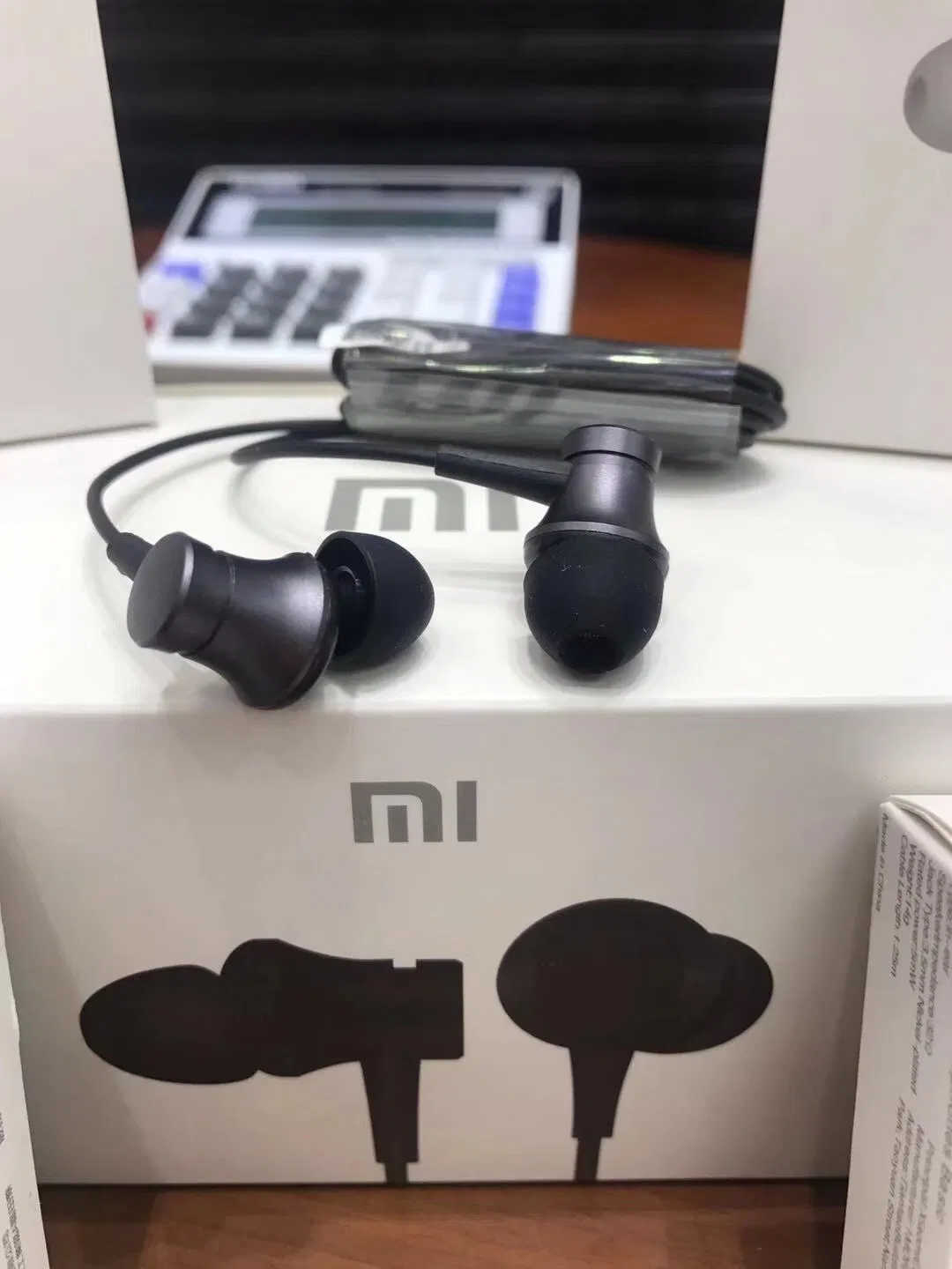 New Brand Mobile Earphone in-Ear with Mic and Remote