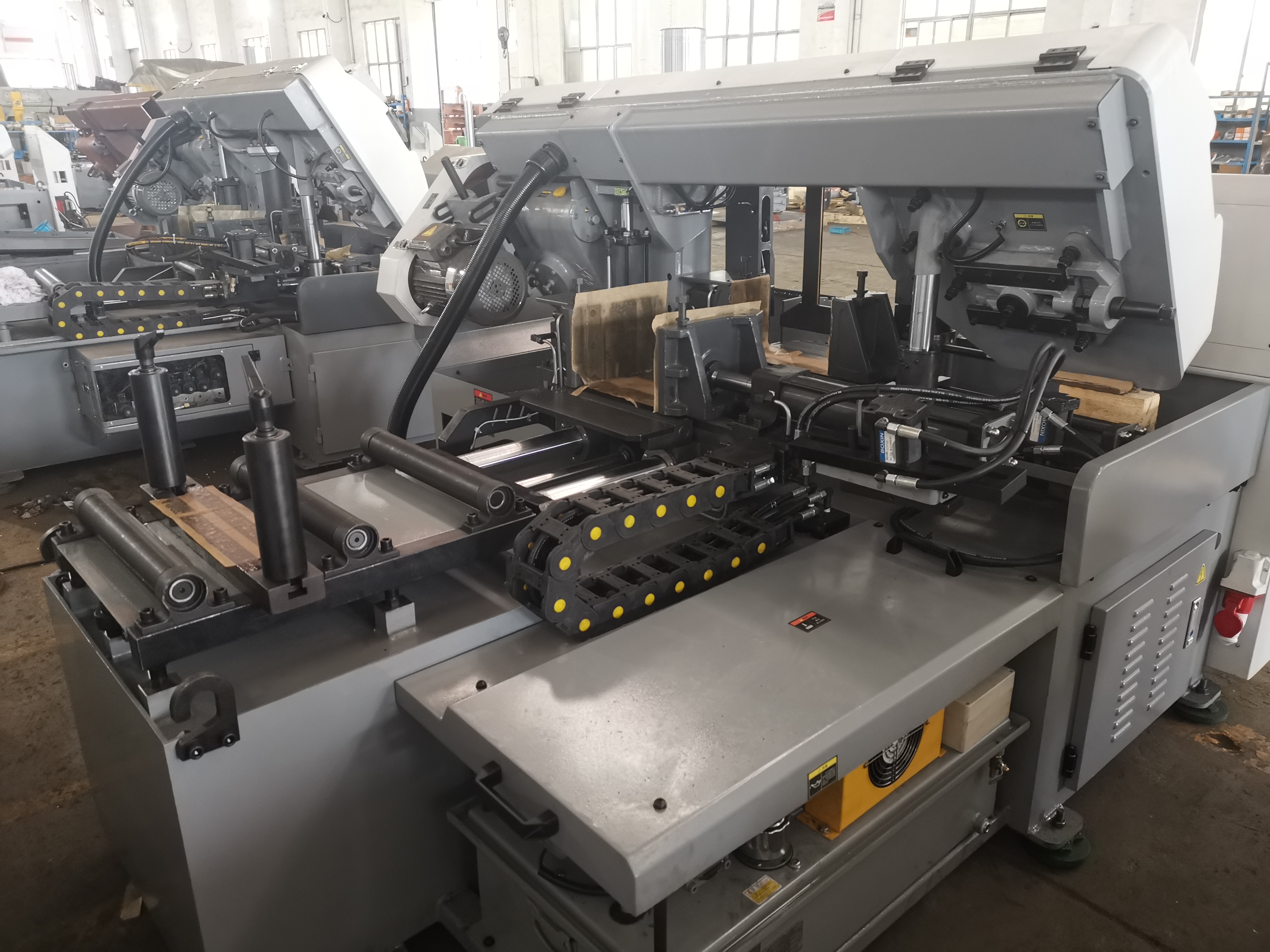 Ленточная пила по металлу автоматическая 13 дюймов 330А