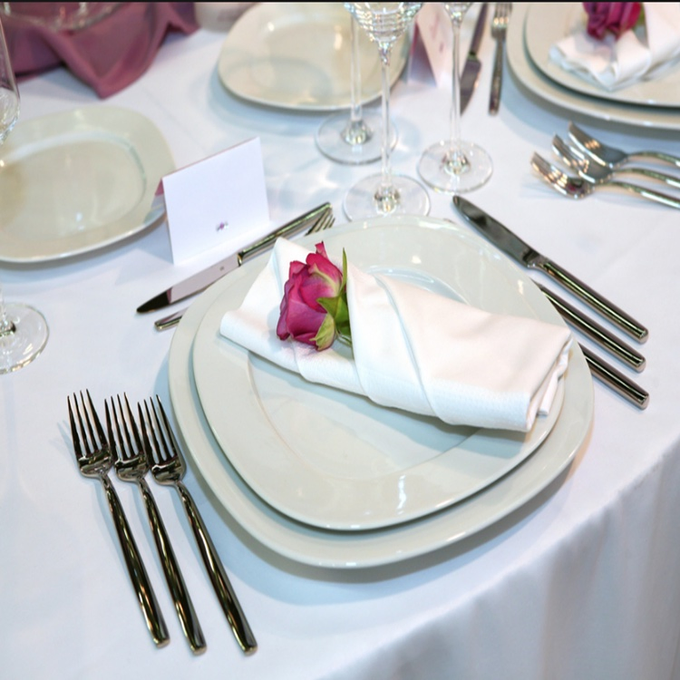 Affordable Hotel Quality Tablecloths and Dinner Napkins Fabric