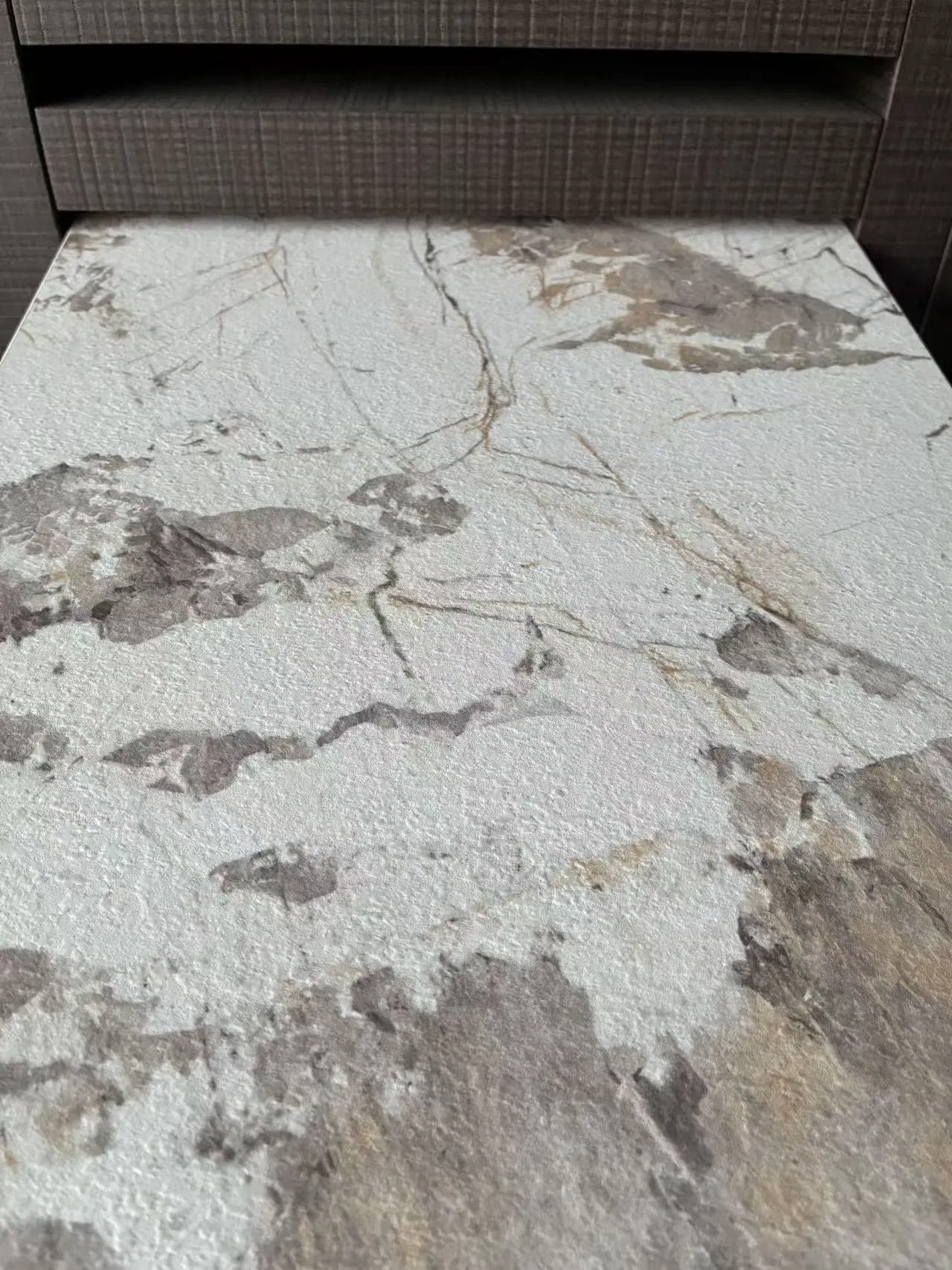 High-Quality 18mm Waterproof Laminated 1220X2440mm Melamine Faced Plywood Board for Furniture & Interior Design