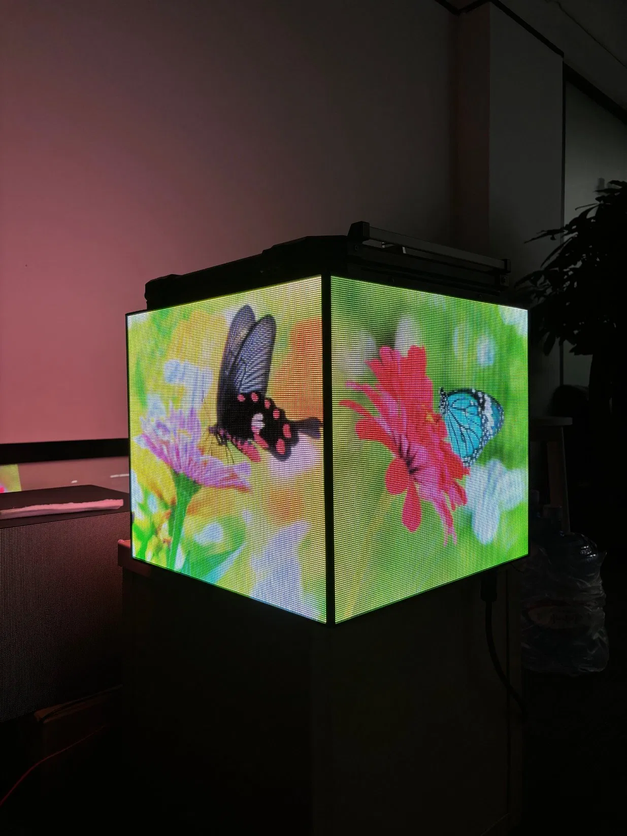 Умный термобокс для доставки еды с LED-рекламой