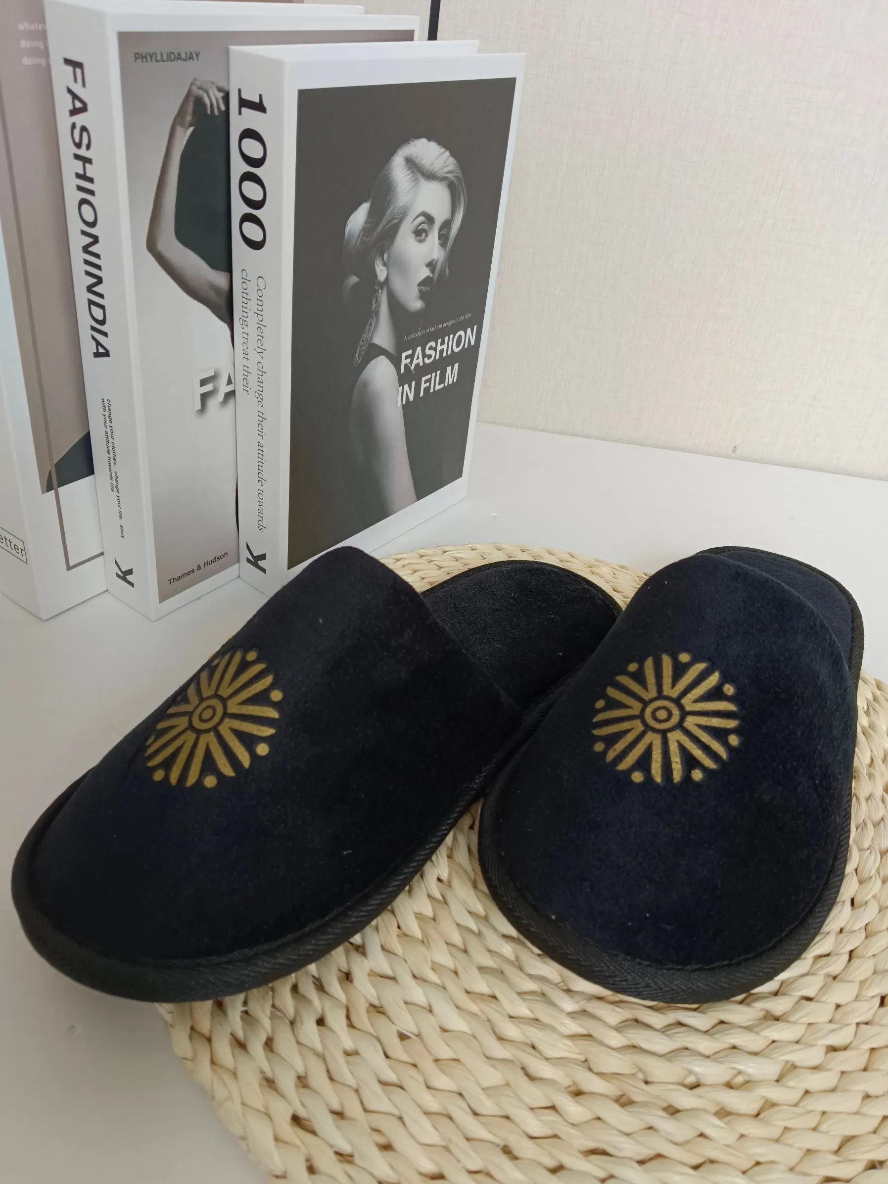 Luxurious Velvet Slippers with Plush Lining Yangzhouhotel Slipper Factory Custom Manufacturer Cut Velvet Washable EVA Sole Hotel Room SPA Disposable Slippers