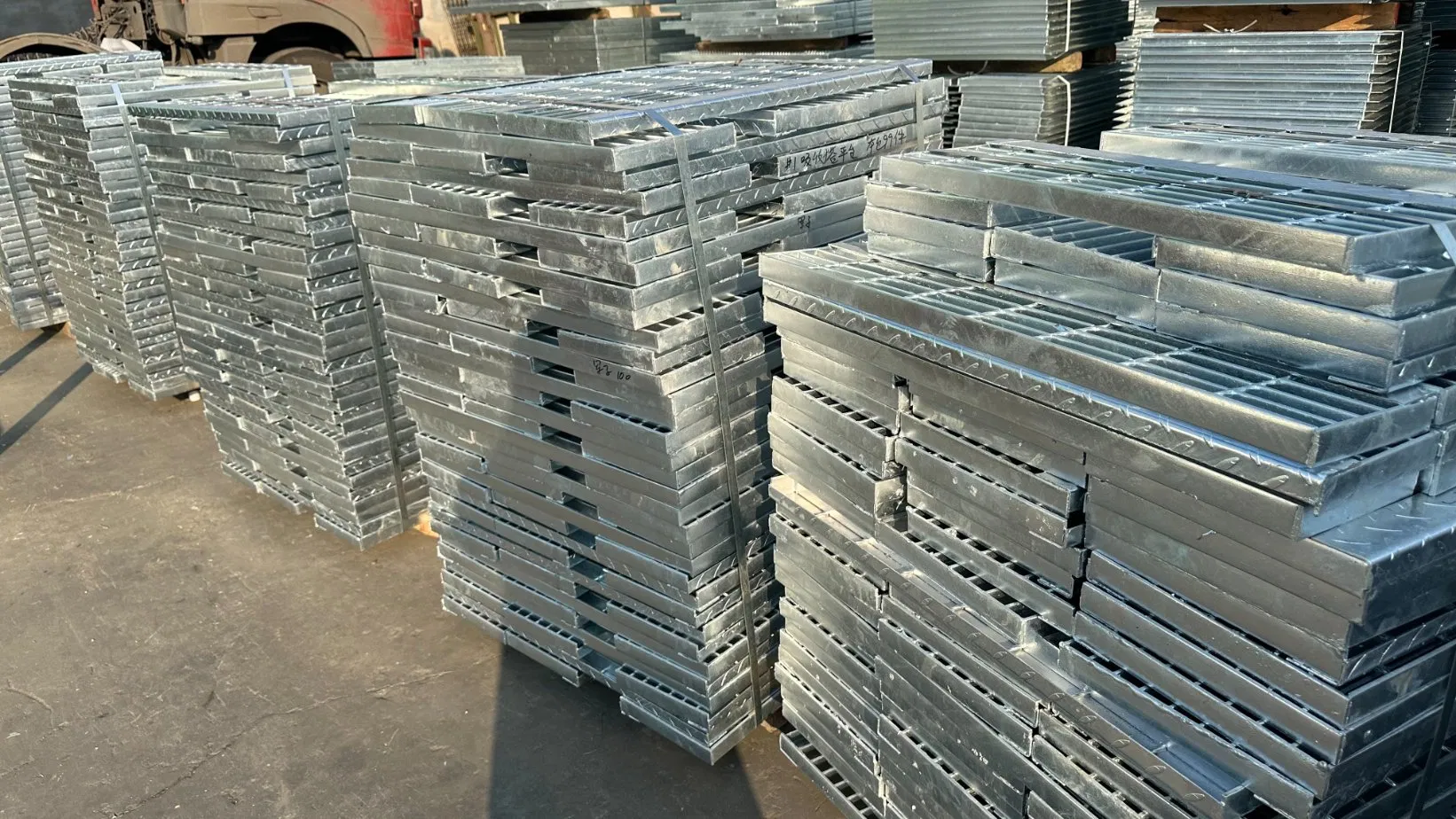 Metal Grate Floor Safety Drain Grating Iron Drainage Load Gully Grating