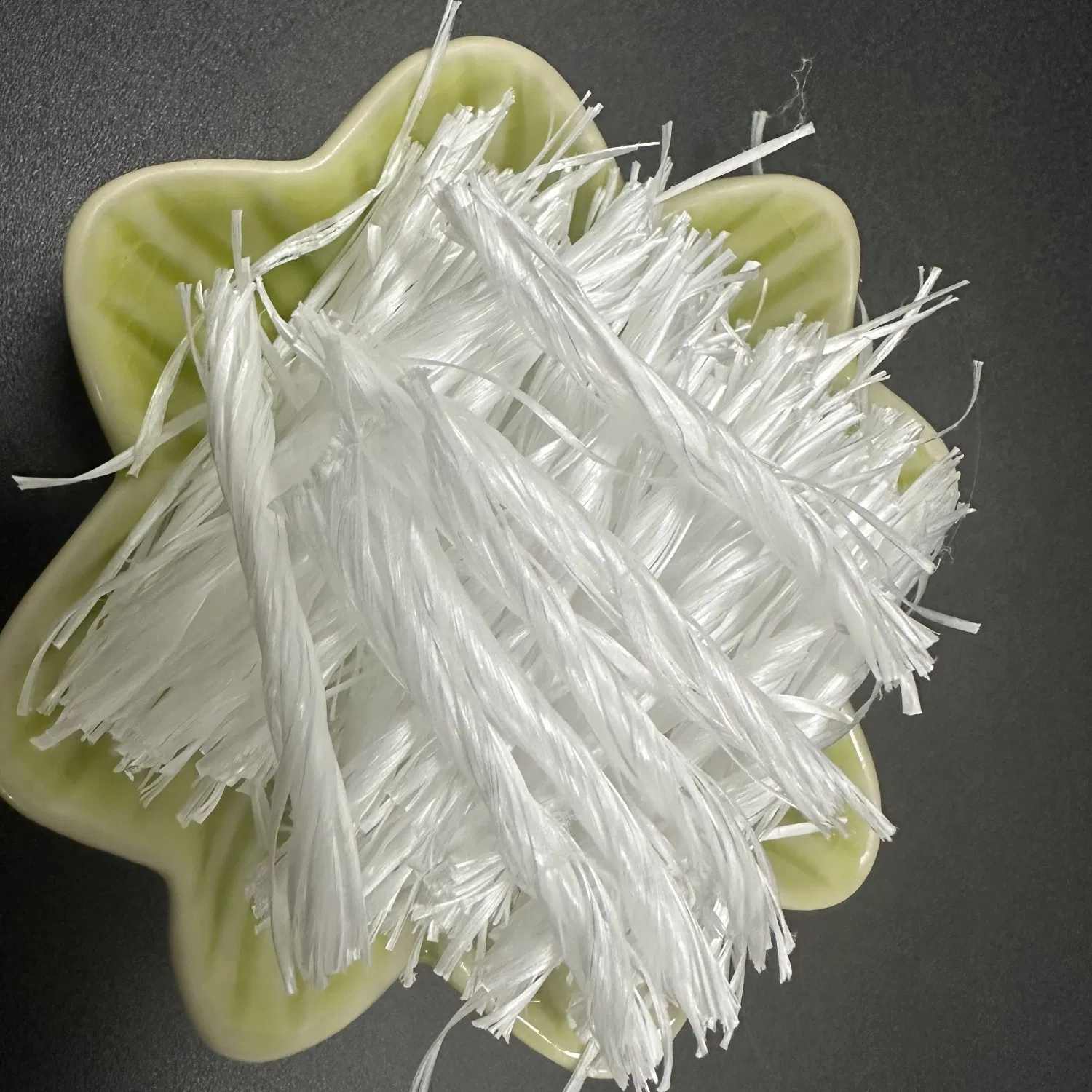 Commonly Anti-Cracking Used 54mm PP Twisted Bunchy Fiber