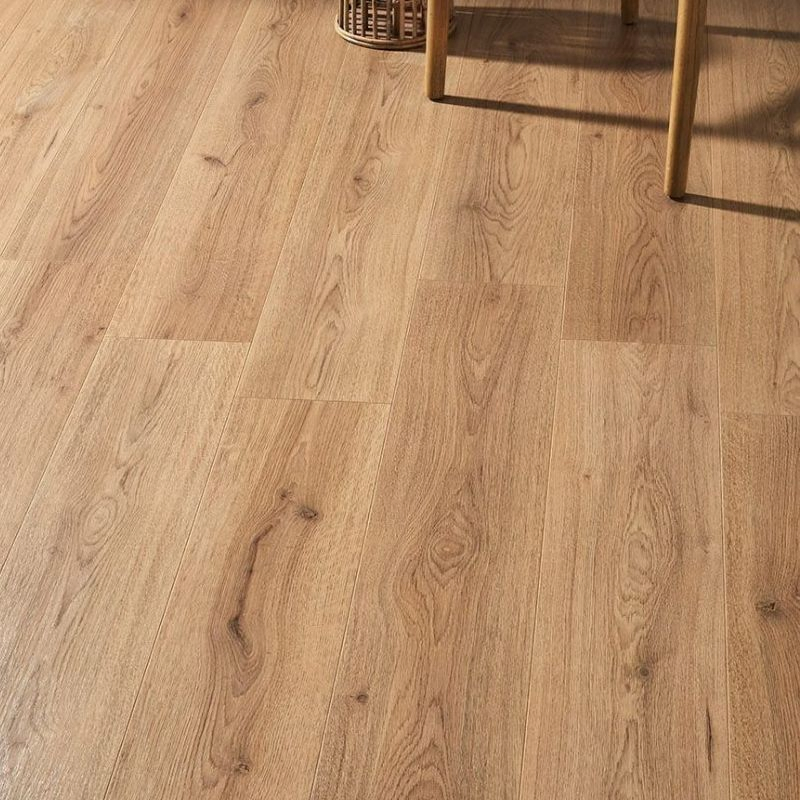 Ламинат 8 мм дуб натуральный водостойкий AC3