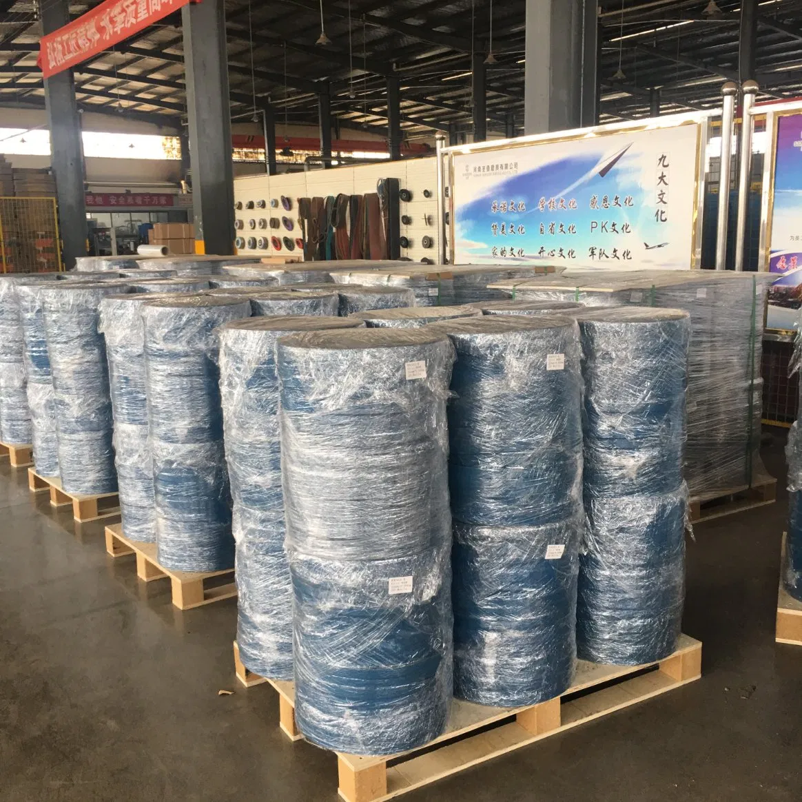 Абразивный рулон из синей шлифовальной ткани для металла