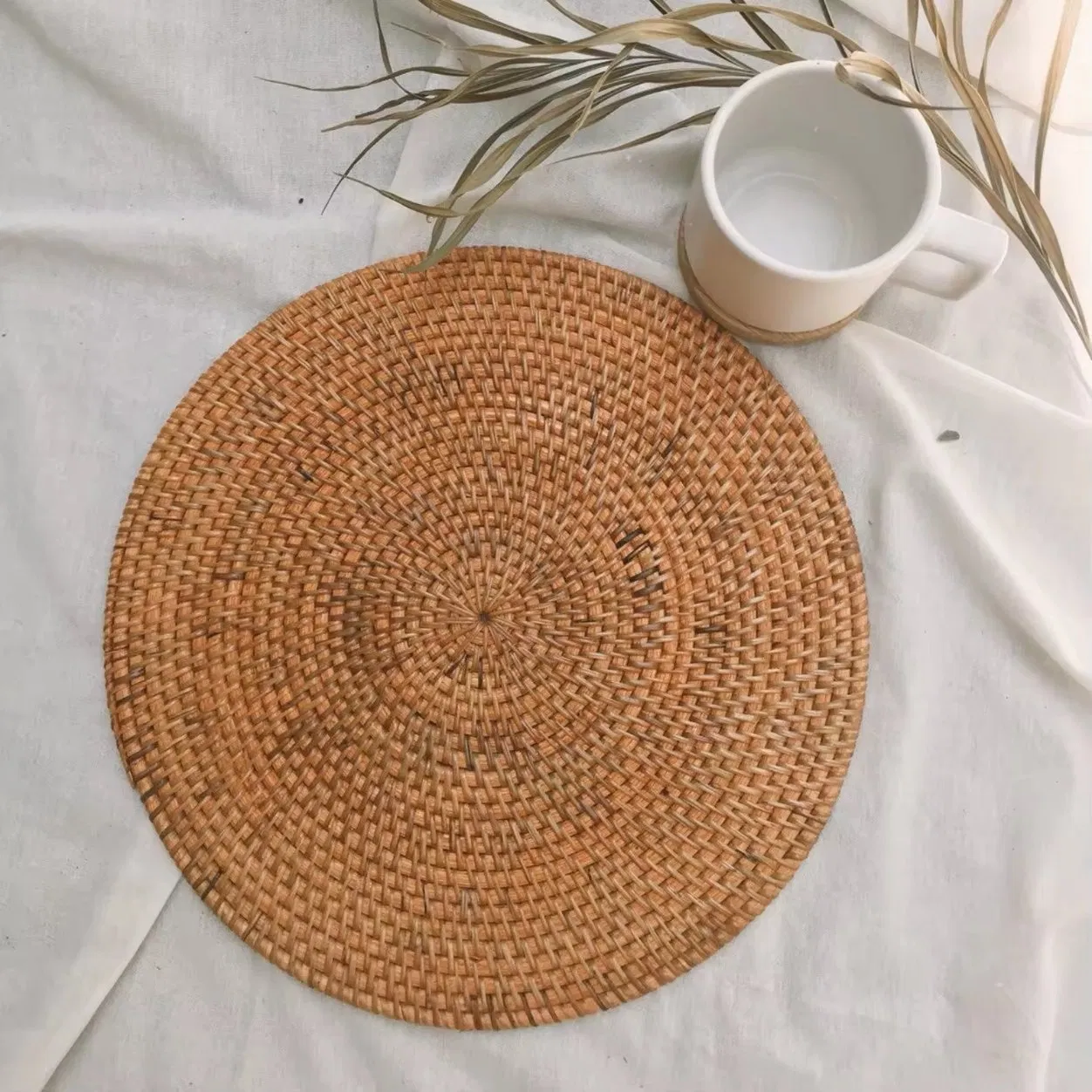 Customized Natural Round Woven Placemats Brown Rattan Placemat Recessed for Kitchen Dining Table Wedding