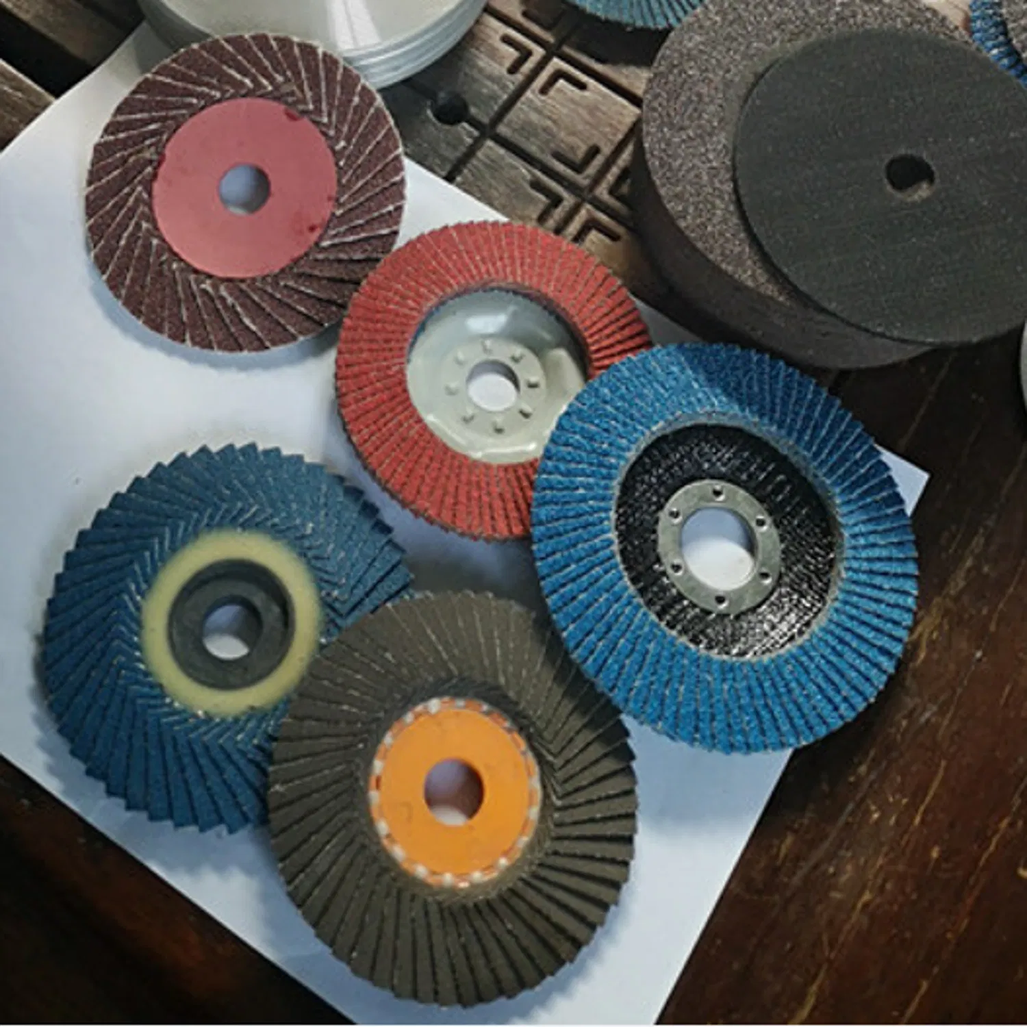 Лепестковый шлифовальный круг T27 и T29