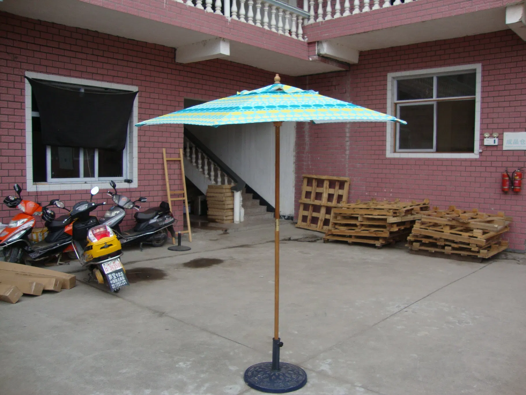 Garden Patio Parasol Umbrella Dia. 270cm with Flowers Pattern Cover with Crank