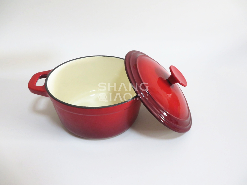 Чугунная эмалированная кастрюля-кокот