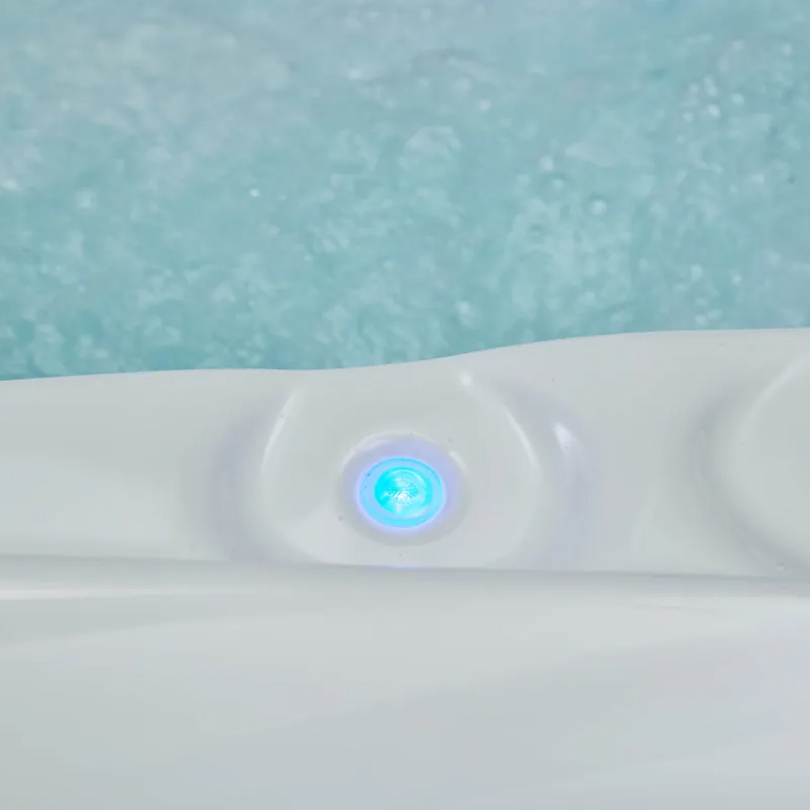 Уличный спа-бассейн с гидромассажем на 4-6 человек