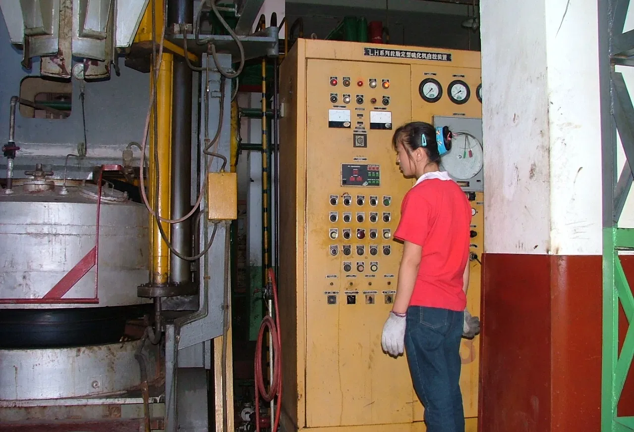 Шины сельскохозяйственные: Farm, Tractor, Industrial (11.2-24, 12.4-24, 14.9-26, 11.2-28, 12.4-28, 14.9-30, 14.9-38, 16.9-28, 16.9-30, 18.4-30, 18.4)