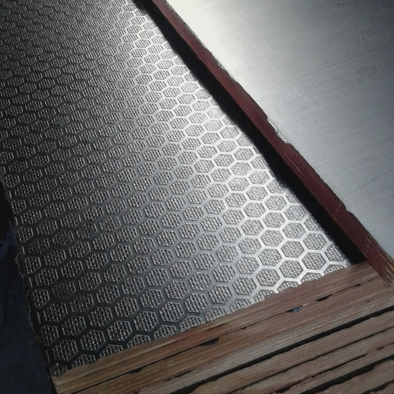 Фанера 18 мм с противоскользящей пленкой для прицепов