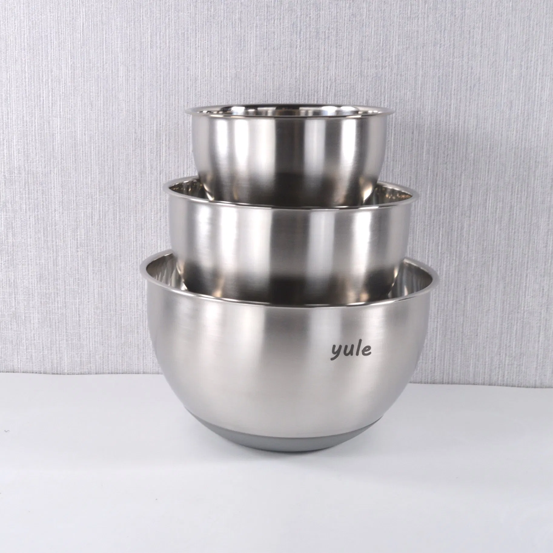 Stainless Steel Gray Color Silicone Bottom Mixing Bowl