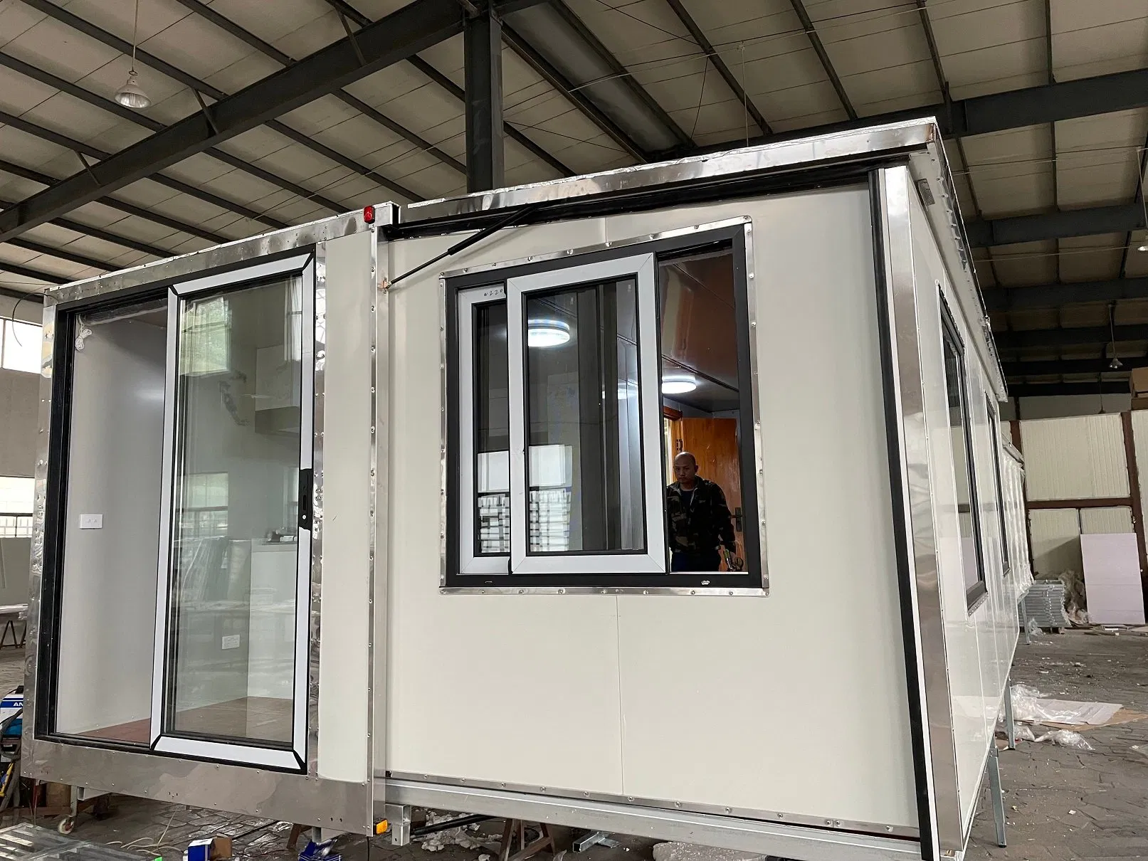 Customized Affordable Movable Apartment Tiny House on Trailer Chassis