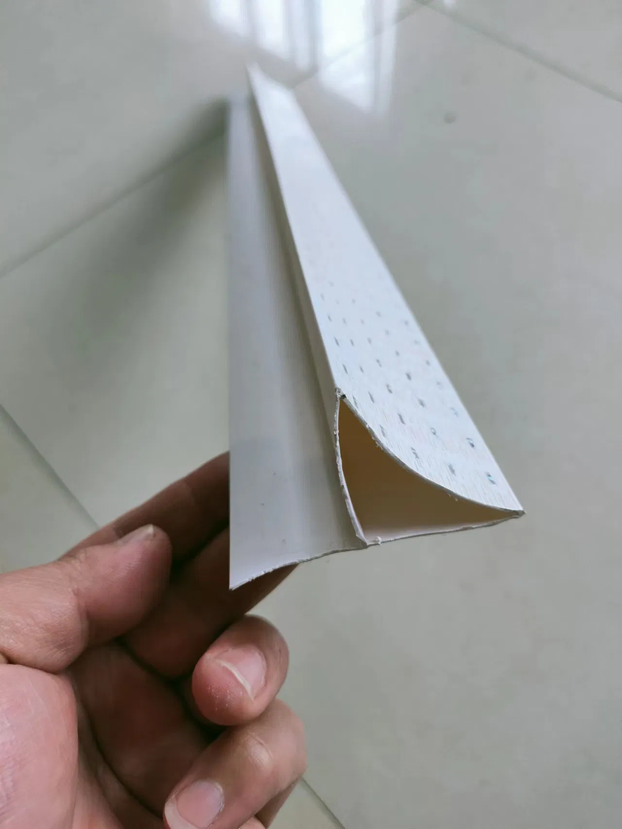 Beatiful White Color PVC Ceiling Corner and Decoration Clip