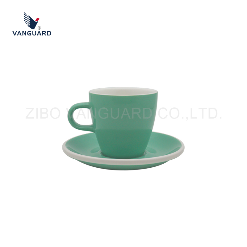 Набор чашек с блюдцами из фарфора