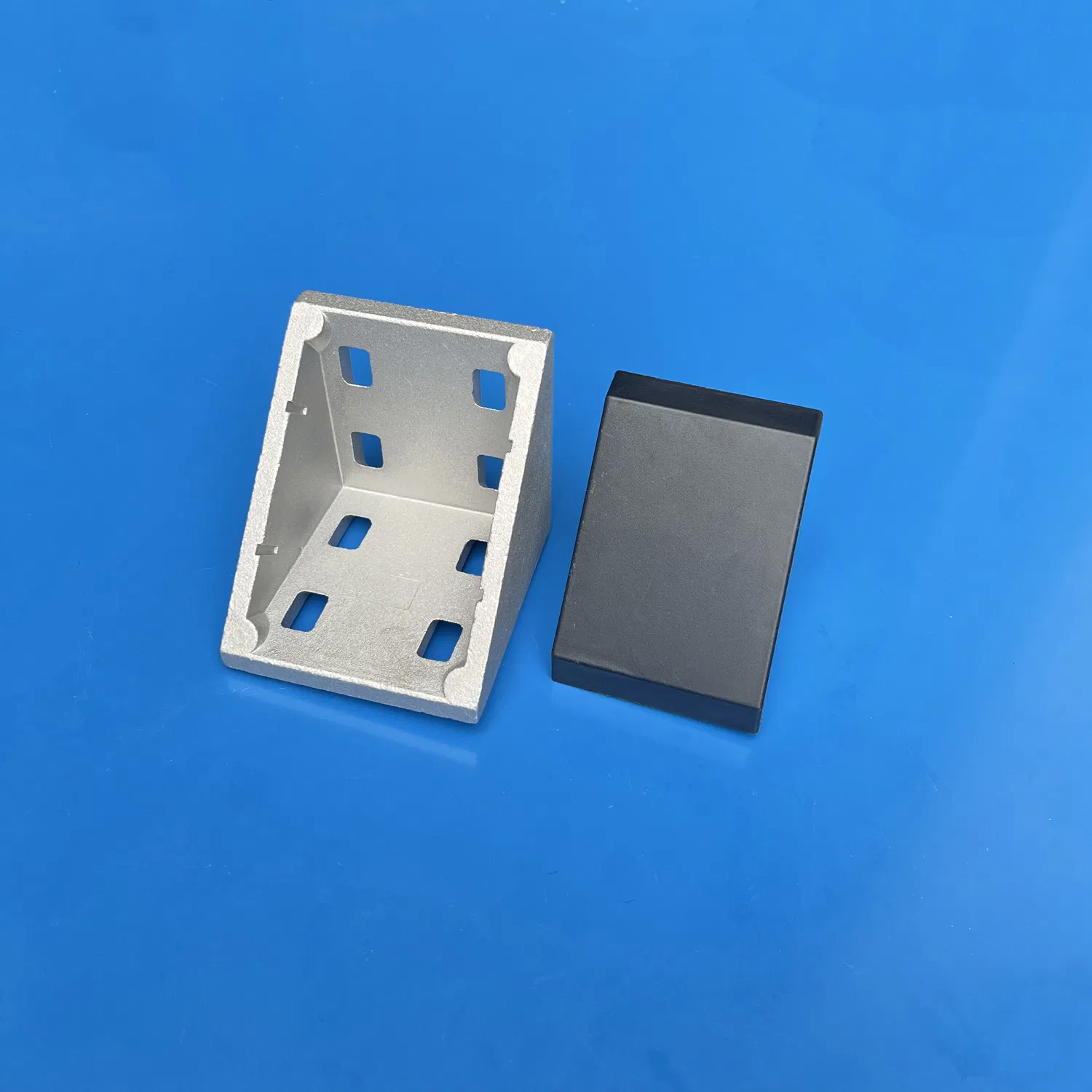 Zn-Alloy Corner Bracket with Cover Cap for Aluminum Profiles 20/30/40/45