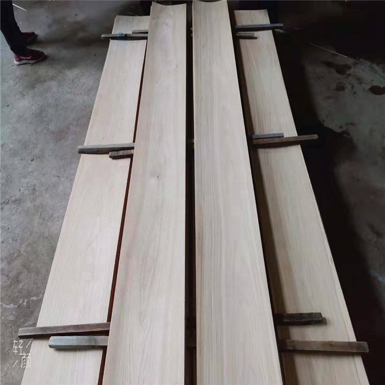 China Professional Supplier Top Layer Veneer Oak / American Walnut Veneer Floor for Engineered Flooring