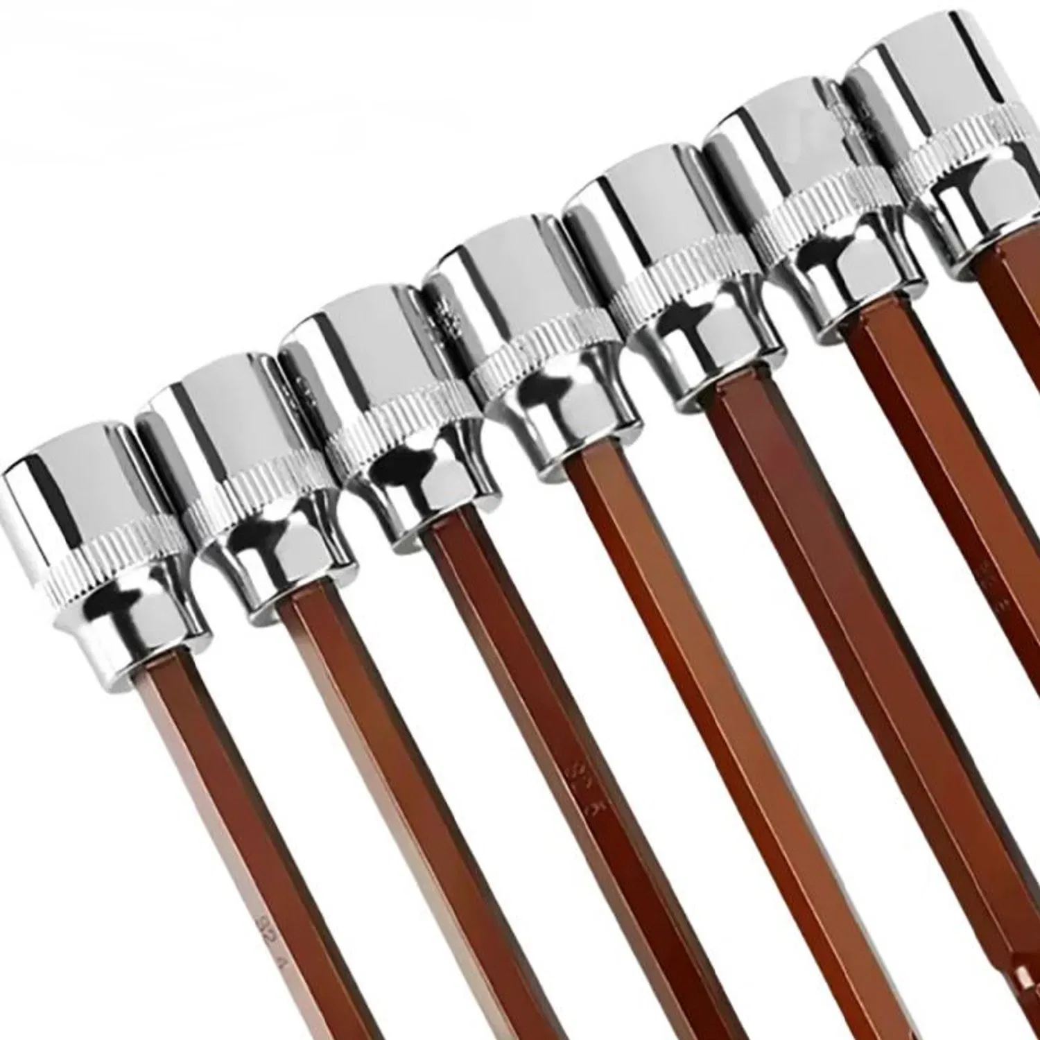 Аккумуляторный гайковерт с набором бит и головок