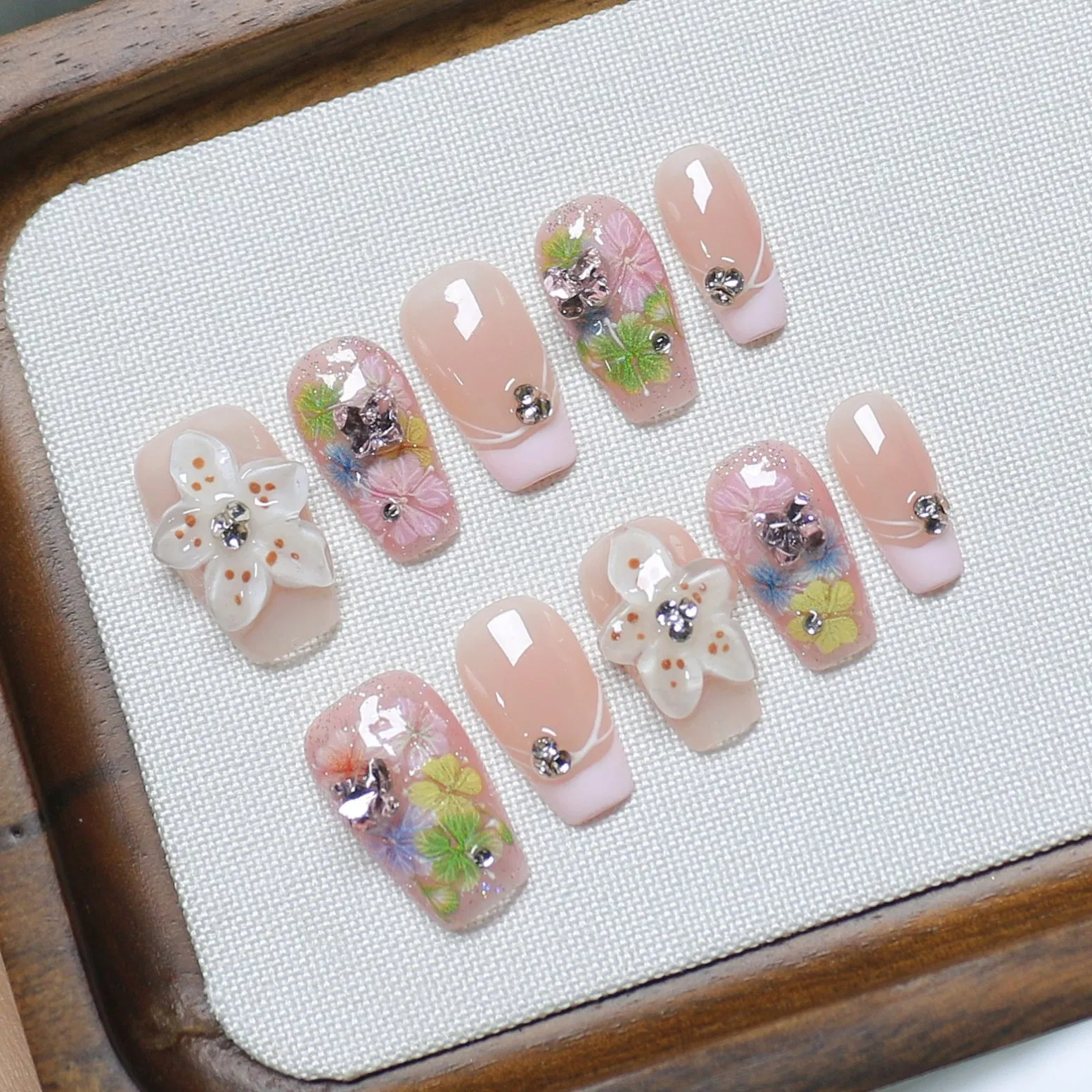 Luxury Handmade High Quality Press-on Fake Nails Manicure Set for Women Fashion Accessories