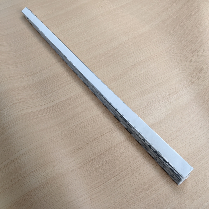 Lazy-Person's Paper Curtains That Require No Cleaning Sticker-Type and Can Be Cut