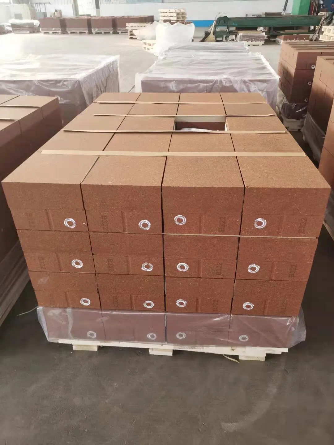 Огнеупорный кирпич Magnesia Hercynite Spinel для цементных печей