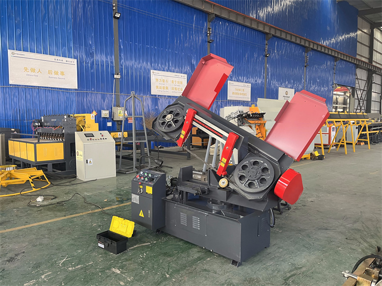 Ленточная пила по металлу с регулируемым углом