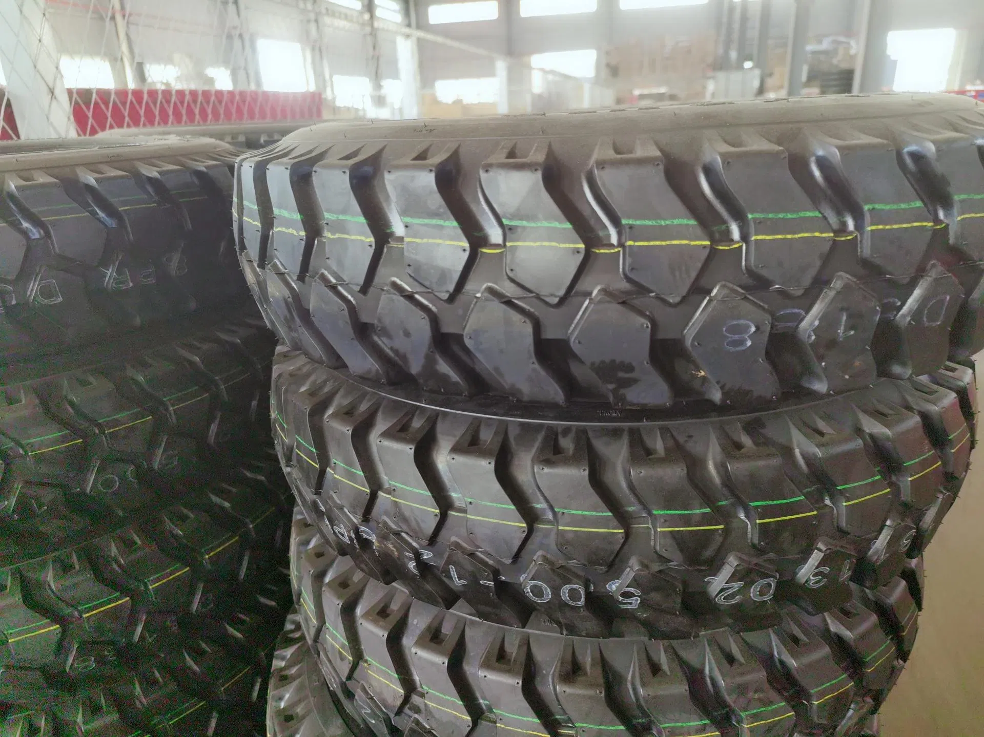 Шина бескамерная 5.00-12 KAINIU